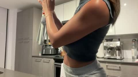 Snapshot of camiliakxoxo chatting on 11-04-25, 01:38 camiliakxoxo online show from 11-04-25, 01:38