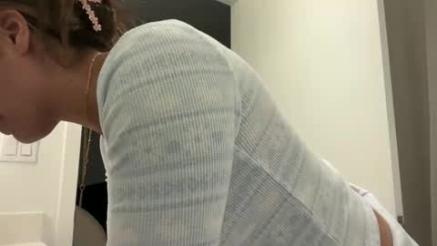 Snapshot of camiliakxoxo chatting on 11-10-25, 01:48 camiliakxoxo online show from 11-10-25, 01:48