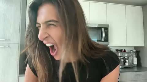 Snapshot of camiliakxoxo chatting on 11-16-25, 02:00 camiliakxoxo online show from 11-16-25, 02:00