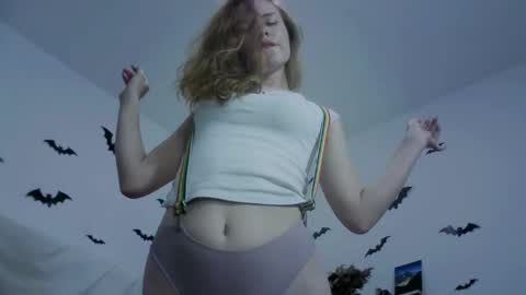 Snapshot of camille_20 chatting on 10-22-25, 01:39 Camille online show from 10-22-25, 01:39