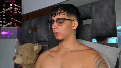   INDEPENDENT MODEL online show from 10-04-25, 08:34