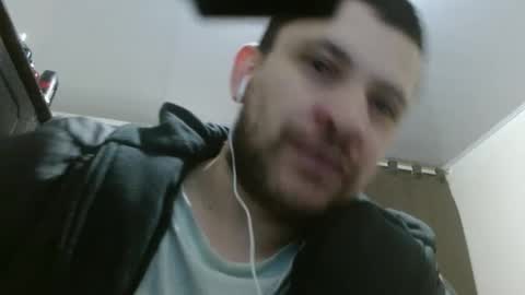 Snapshot of camiloking17 chatting on 02-05-25, 01:33 camilo online show from 02-05-25, 01:33