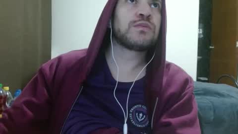 Snapshot of camiloking17 chatting on 02-15-25, 01:16 camilo online show from 02-15-25, 01:16