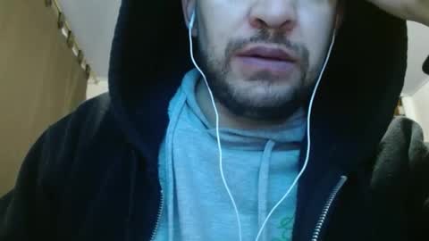 Snapshot of camiloking17 chatting on 02-19-25, 01:17 camilo online show from 02-19-25, 01:17
