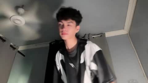 Snapshot of camwithethan chatting on 01-10-26, 04:31 Ethan online show from 01-10-26, 04:31