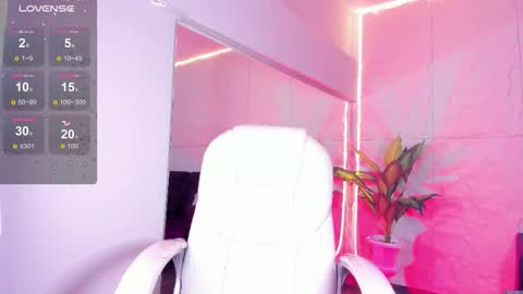 Snapshot of camyfoxx chatting on 11-07-25, 11:43 Camy online show from 11-07-25, 11:43