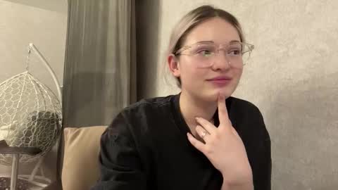 candelariahile online show from 02-18-26, 03:30