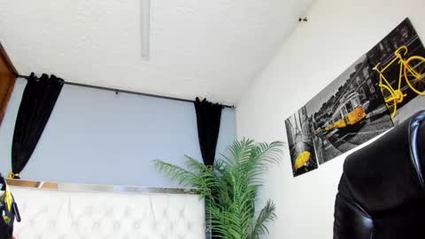 Snapshot of candiapole chatting on 11-06-25, 12:28 Candy online show from 11-06-25, 12:28