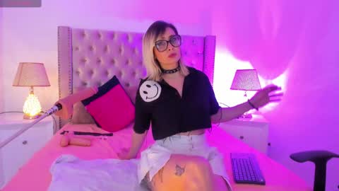 Snapshot of candiegilson__ chatting on 10-14-25, 12:50 Candie online show from 10-14-25, 12:50