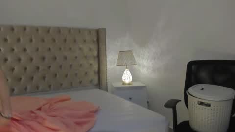 Candie  online show from 11-24-25, 11:43