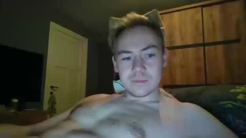 Snapshot of candy_boy_xoxo chatting on 03-11-26, 04:35 candy_boy_xoxo online show from 03-11-26, 04:35