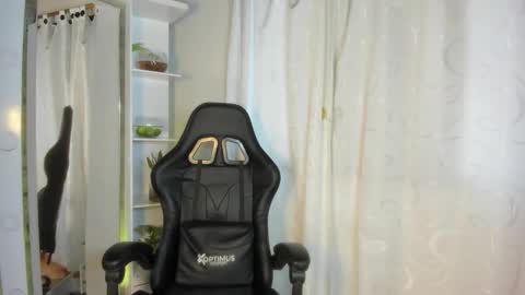 Snapshot of candy_hes chatting on 09-18-25, 09:39 Nickol online show from 09-18-25, 09:39