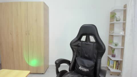 Nickol online show from 12-20-25, 07:21