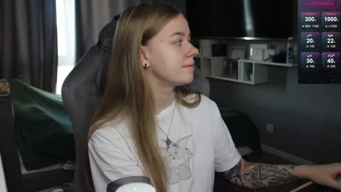 Snapshot of candy_meggie chatting on 12-13-24, 09:35 Megan online show from 12-13-24, 09:35