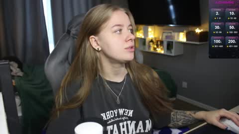 Snapshot of candy_meggie chatting on 12-17-24, 10:23 Megan online show from 12-17-24, 10:23