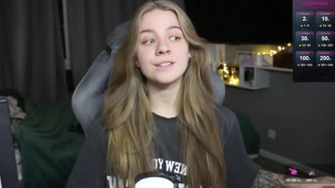 Snapshot of candy_meggie chatting on 12-17-24, 04:53 Megan online show from 12-17-24, 04:53