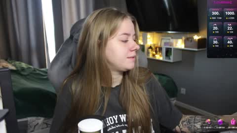 Snapshot of candy_meggie chatting on 12-18-24, 09:25 Megan online show from 12-18-24, 09:25