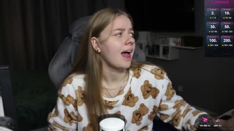 Snapshot of candy_meggie chatting on 12-24-24, 01:39 Megan online show from 12-24-24, 01:39