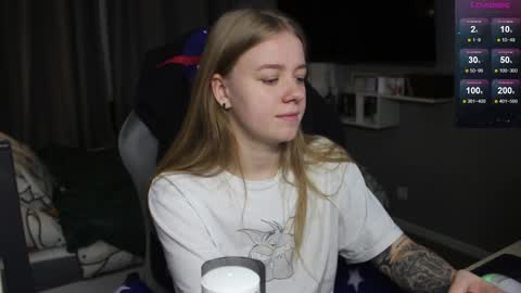 Snapshot of candy_meggie chatting on 12-26-24, 05:30 Megan online show from 12-26-24, 05:30