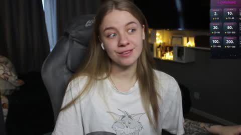 Snapshot of candy_meggie chatting on 01-14-25, 11:10 Megan online show from 01-14-25, 11:10