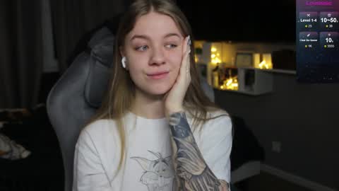 Snapshot of candy_meggie chatting on 01-15-25, 05:37 Megan online show from 01-15-25, 05:37