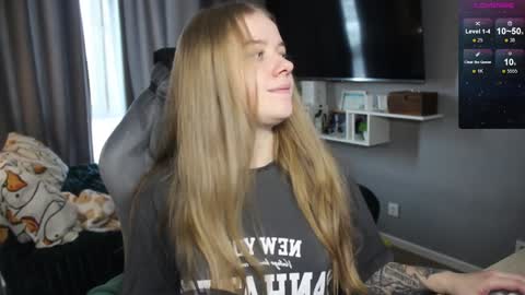 Snapshot of candy_meggie chatting on 01-17-25, 09:39 Megan online show from 01-17-25, 09:39