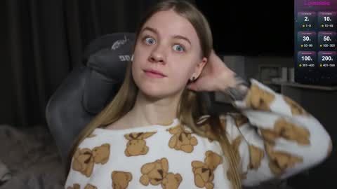 Snapshot of candy_meggie chatting on 01-20-25, 05:27 Megan online show from 01-20-25, 05:27