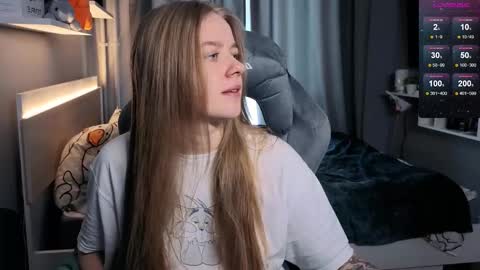 Snapshot of candy_meggie chatting on 02-12-25, 09:10 Megan online show from 02-12-25, 09:10