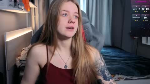 Snapshot of candy_meggie chatting on 02-14-25, 09:45 Megan online show from 02-14-25, 09:45