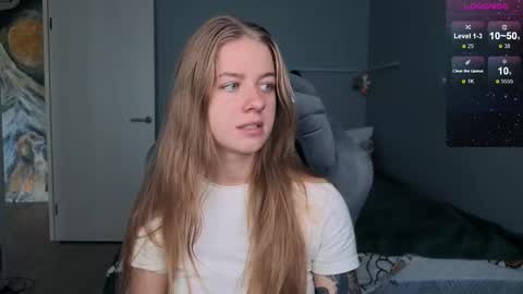 Snapshot of candy_meggie chatting on 09-09-25, 08:03 Megan online show from 09-09-25, 08:03