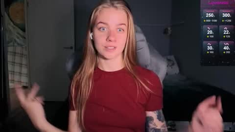 Snapshot of candy_meggie chatting on 09-20-25, 12:17 Megan online show from 09-20-25, 12:17