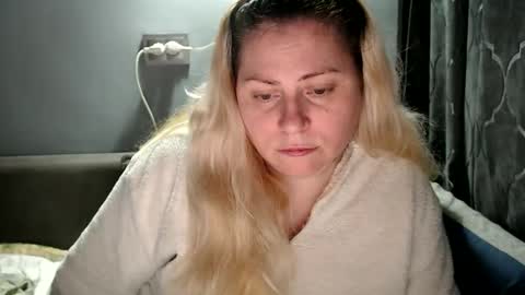 Laura online show from 10-09-25, 03:43