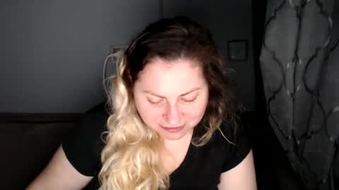 Laura online show from 03-29-26, 01:55