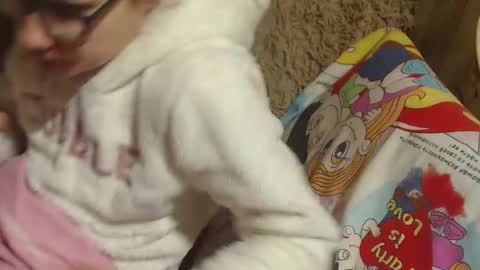 Snapshot of candylady13 chatting on 01-30-25, 06:54 say meow and send tips online show from 01-30-25, 06:54