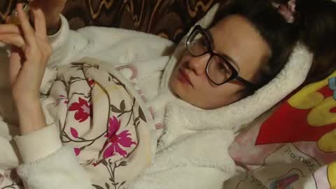 Snapshot of candylady13 chatting on 03-02-25, 01:04 say meow and send tips online show from 03-02-25, 01:04