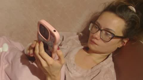 say meow and send tips  online show from 12-17-25, 09:43