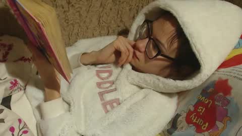 Snapshot of candylady136 chatting on 02-24-25, 05:42 say meow and send tip online show from 02-24-25, 05:42