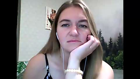 Snapshot of candyolime chatting on 10-14-25, 09:26 Daisy online show from 10-14-25, 09:26