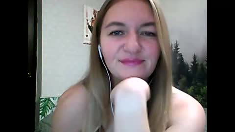 Snapshot of candyolime chatting on 10-16-25, 10:11 Daisy online show from 10-16-25, 10:11