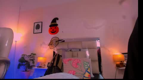 Candy online show from 11-03-25, 06:53