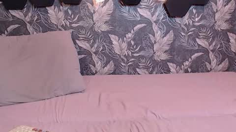 Mia online show from 11-20-25, 04:23