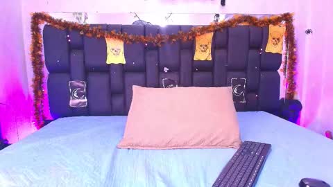 Aura  online show from 10-18-25, 11:55