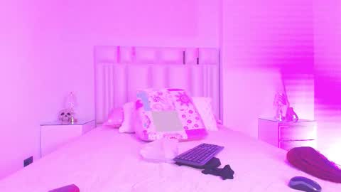 Aura  online show from 10-31-25, 11:55