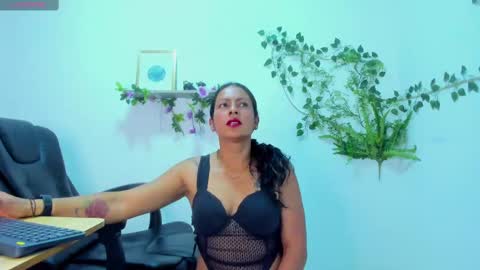 Snapshot of canelaa___ chatting on 10-22-25, 04:40 canelaa___ online show from 10-22-25, 04:40