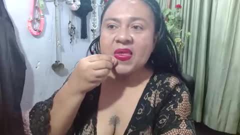 CanelaCollins online show from 12-15-25, 04:39