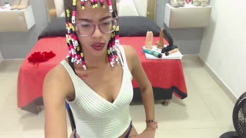 Canela online show from 01-23-25, 05:42