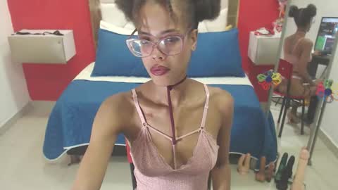 Canela online show from 10-06-25, 04:15