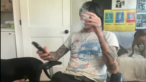 Snapshot of cantleavethehouse chatting on 02-01-26, 10:19 cantleavethehouse online show from 02-01-26, 10:19