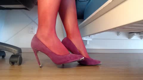 Snapshot of caolau chatting on 09-24-25, 02:04 Miss Di online show from 09-24-25, 02:04