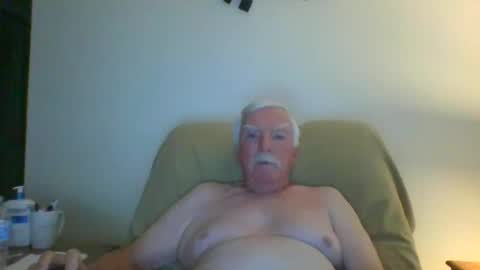 Snapshot of capecod21 chatting on 10-12-25, 12:04 capecod21 online show from 10-12-25, 12:04